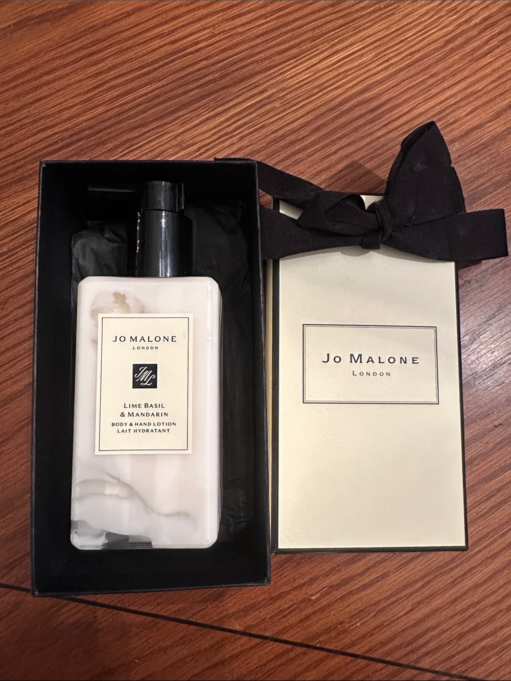 Jo Malone 8.5 oz White & Black Lime Basil & Mandarin Lotion in Gift Box